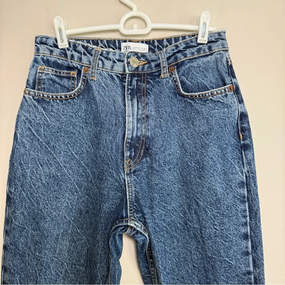 Zara High Rise Mom Fit Acid Wash Jeans - Picture 3 of 6